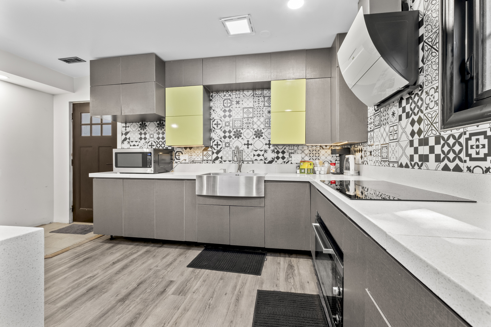 2307 Lk St #2 Evanston, IL 60201