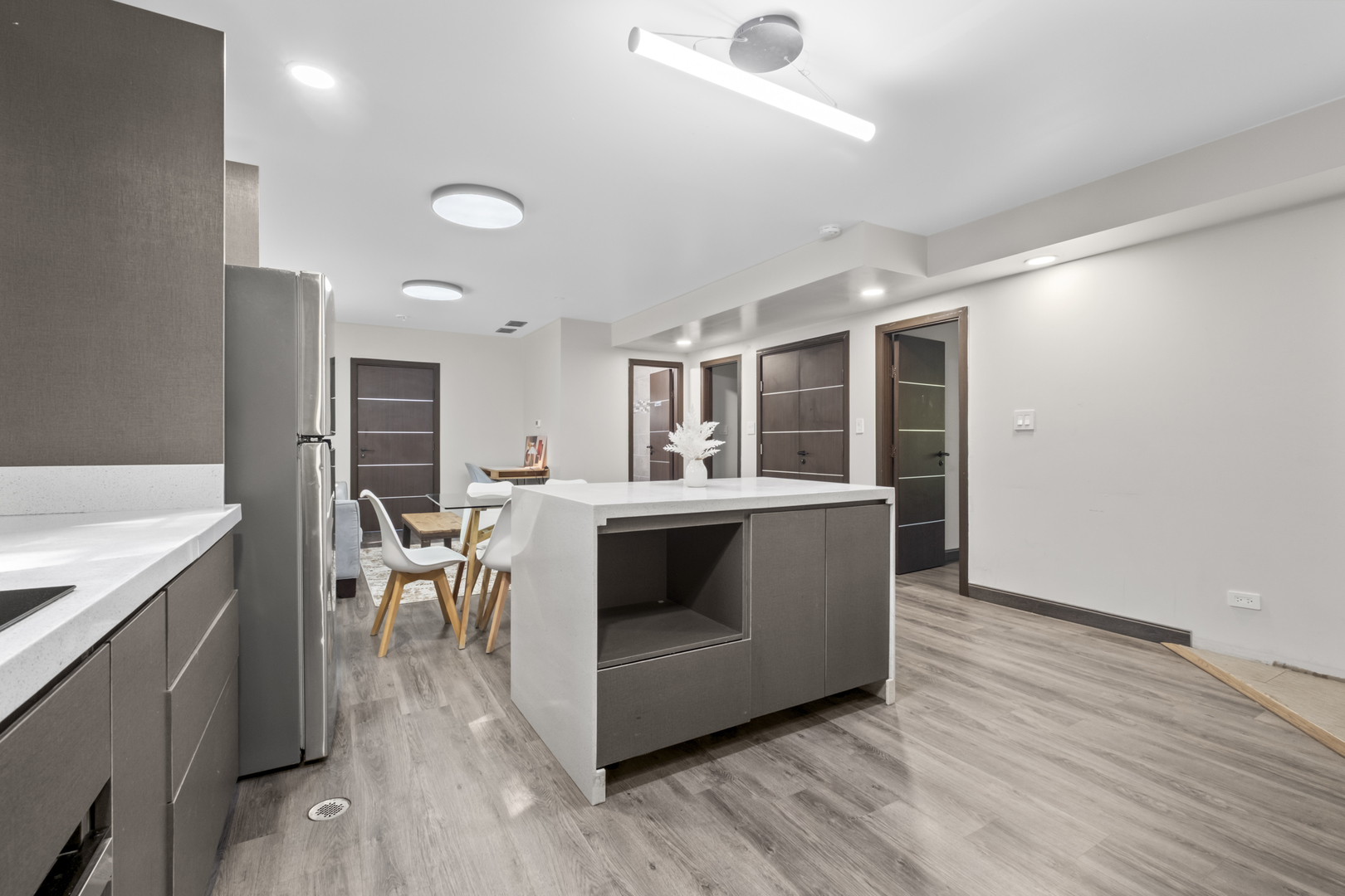 2307 Lk St #2 Evanston, IL 60201