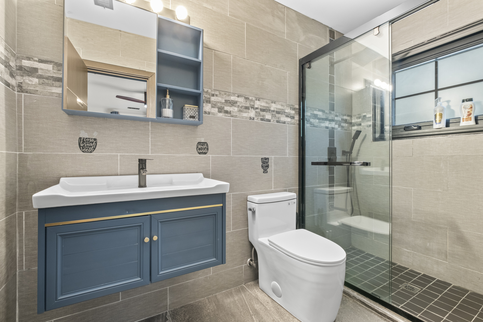 2307 Lk St #2 Evanston, IL 60201