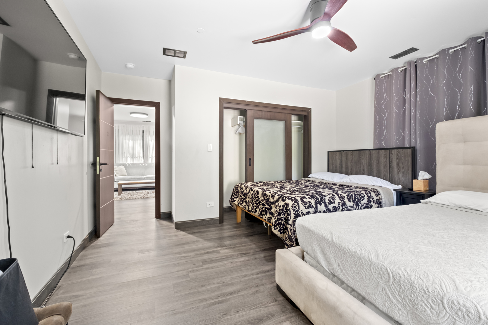 2307 Lk St #2 Evanston, IL 60201