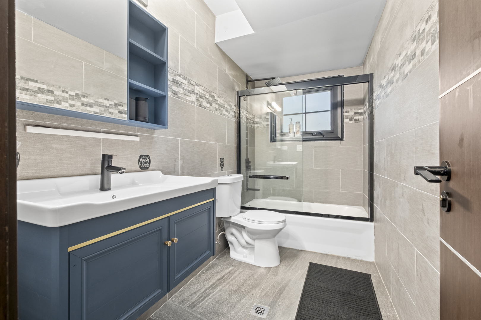 2307 Lk St #2 Evanston, IL 60201