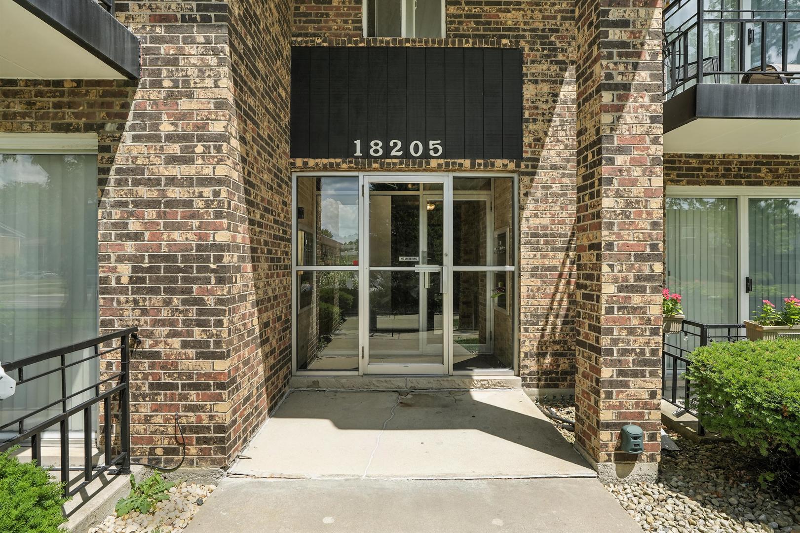 18205 Hart Dr #2B Homewood, IL 60430