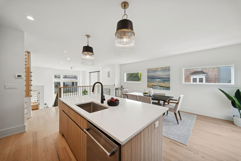 706 E 41st St Chicago, IL 60653