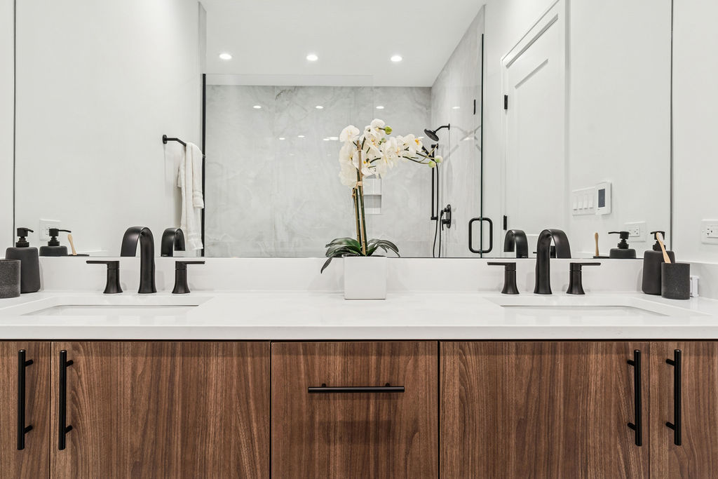 706 E 41st St Chicago, IL 60653