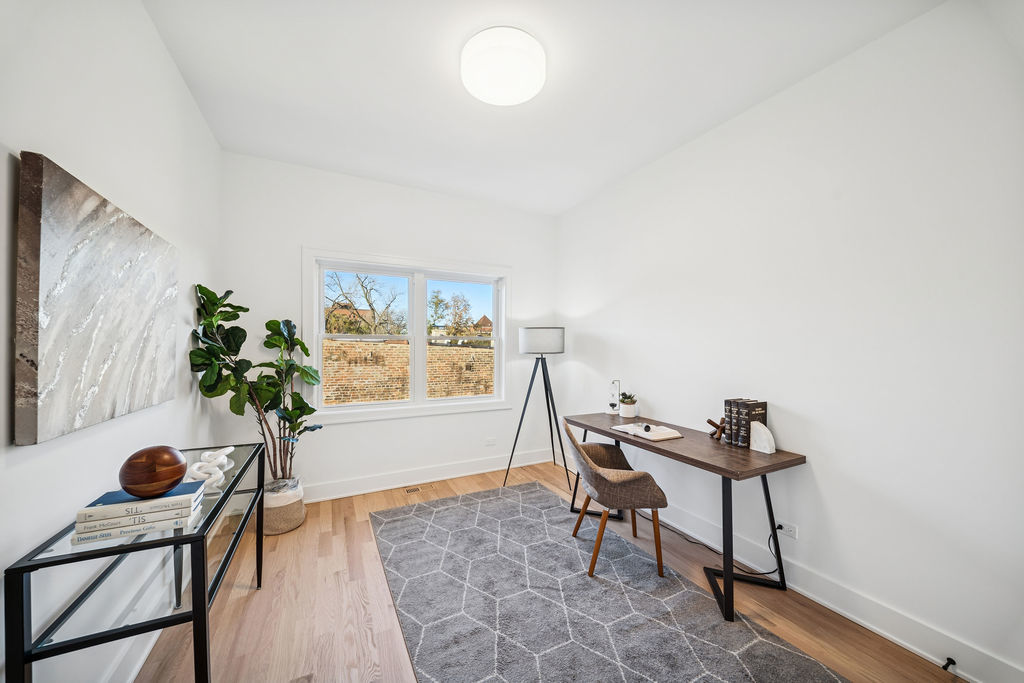 706 E 41st St Chicago, IL 60653