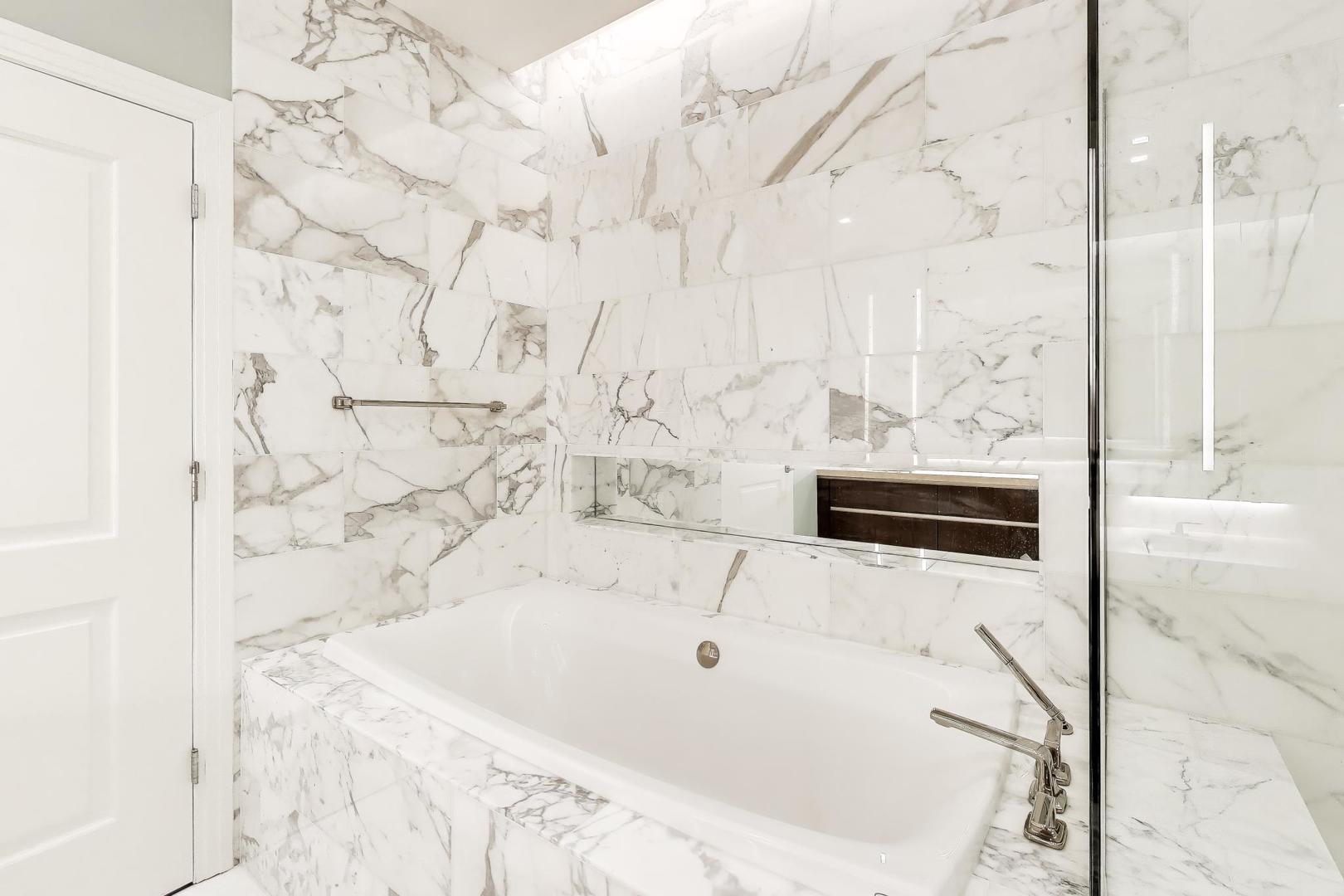 363 E Wacker Dr #2503 Chicago, IL 60601