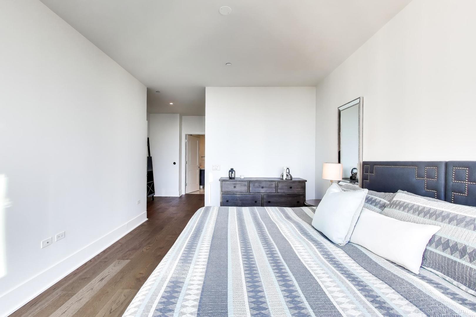 363 E Wacker Dr #2503 Chicago, IL 60601