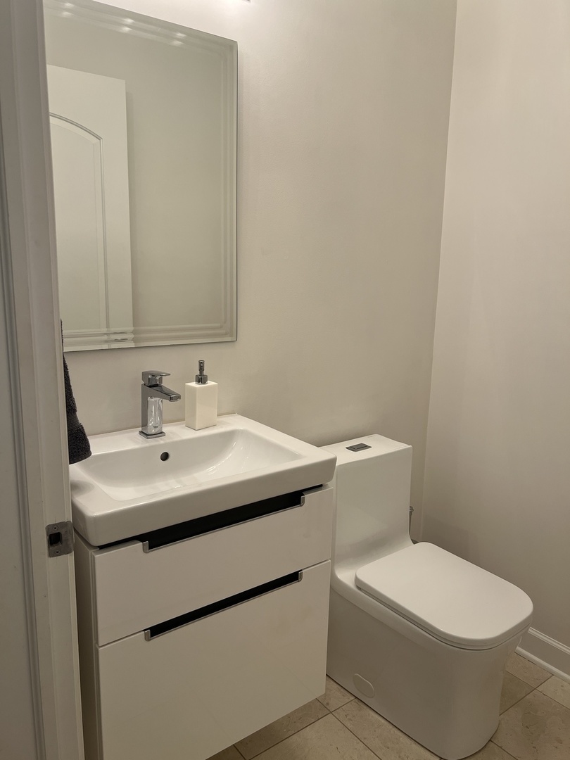 450 E WATERSIDE Dr #1310 Chicago, IL 60601