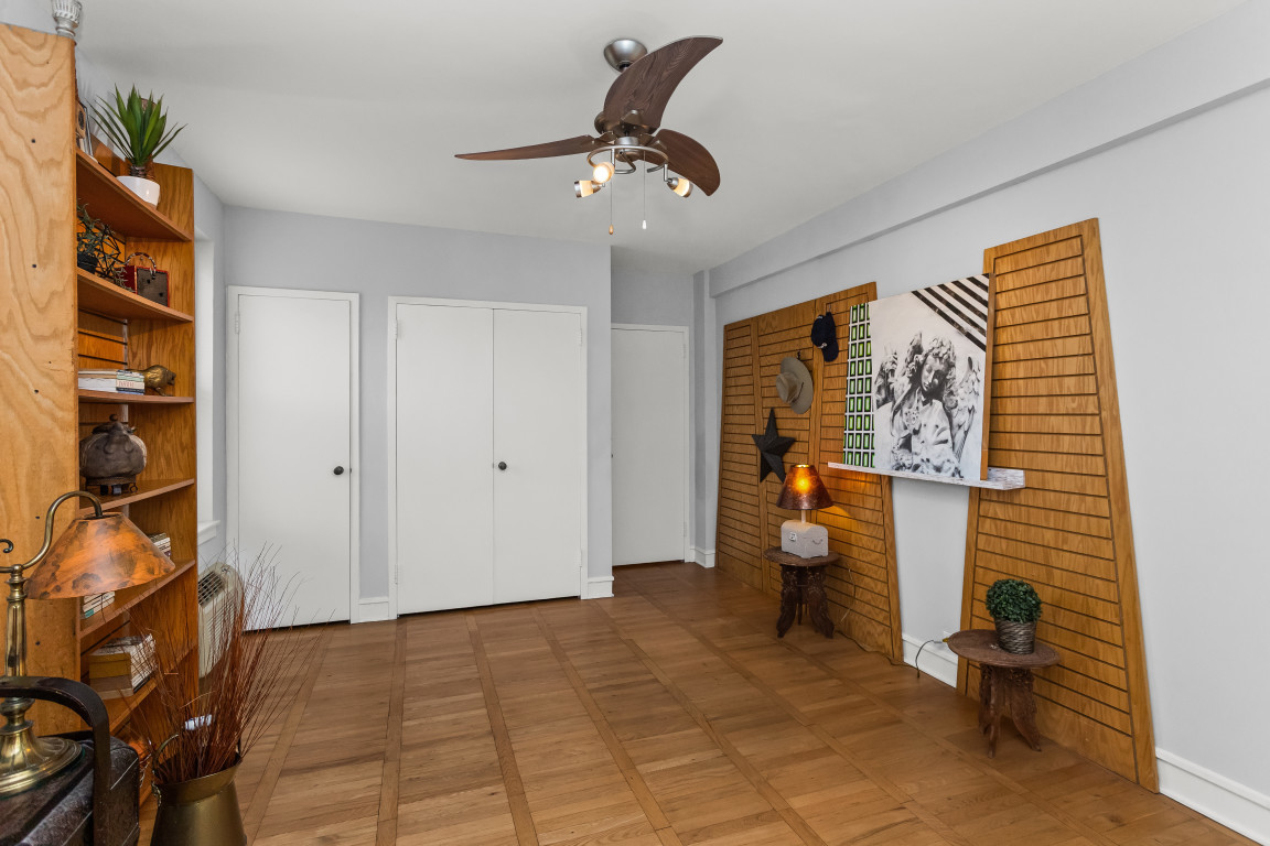 1585 Rdg Ave #404 Evanston, IL 60201