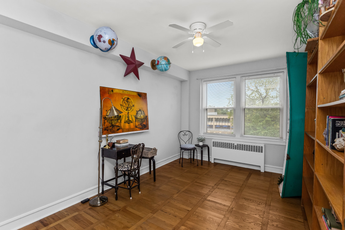 1585 Rdg Ave #404 Evanston, IL 60201