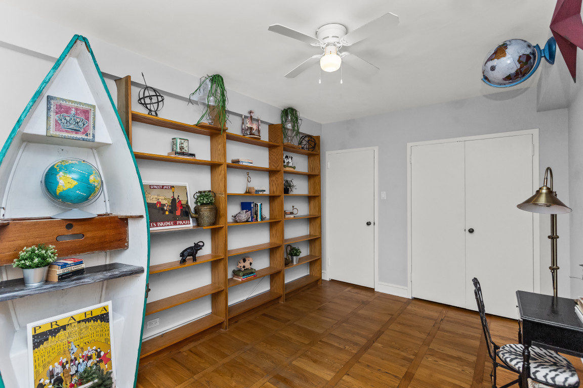 1585 Rdg Ave #404 Evanston, IL 60201