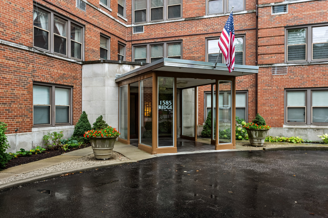 1585 Rdg Ave #404 Evanston, IL 60201