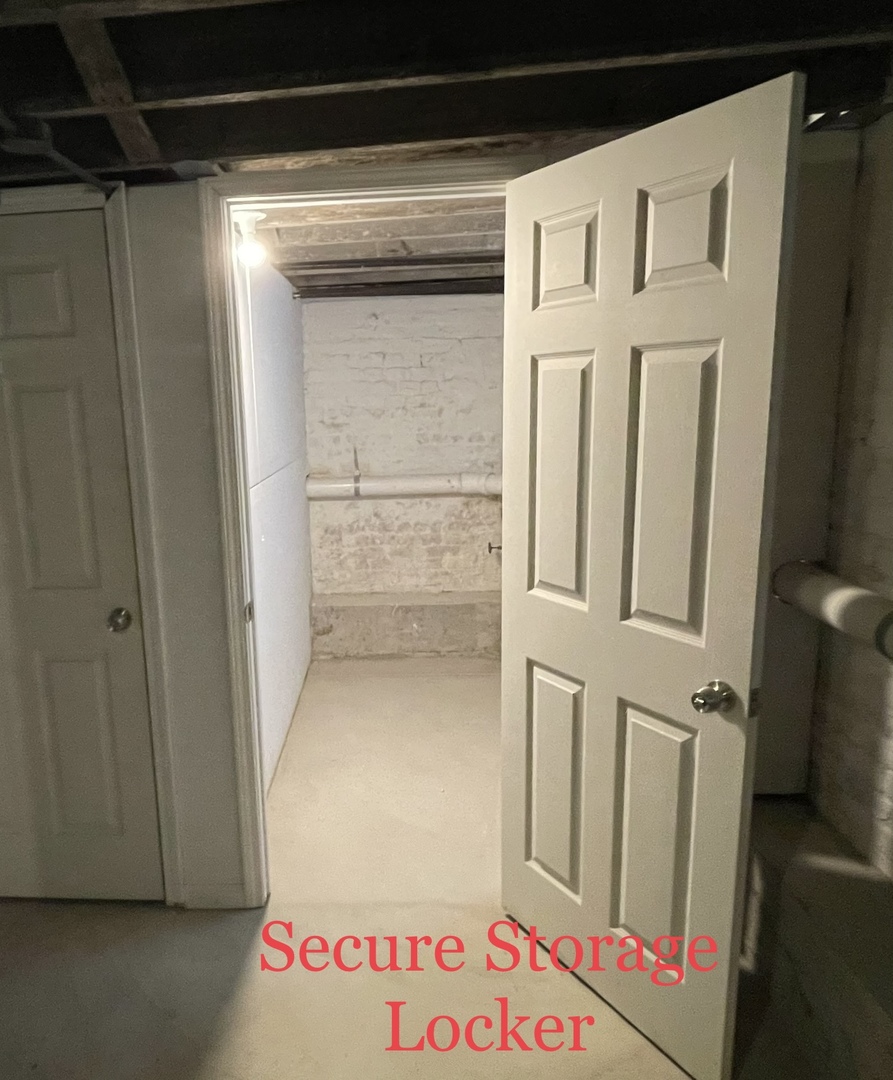 1838 Ashland Ave #1F Evanston, IL 60201