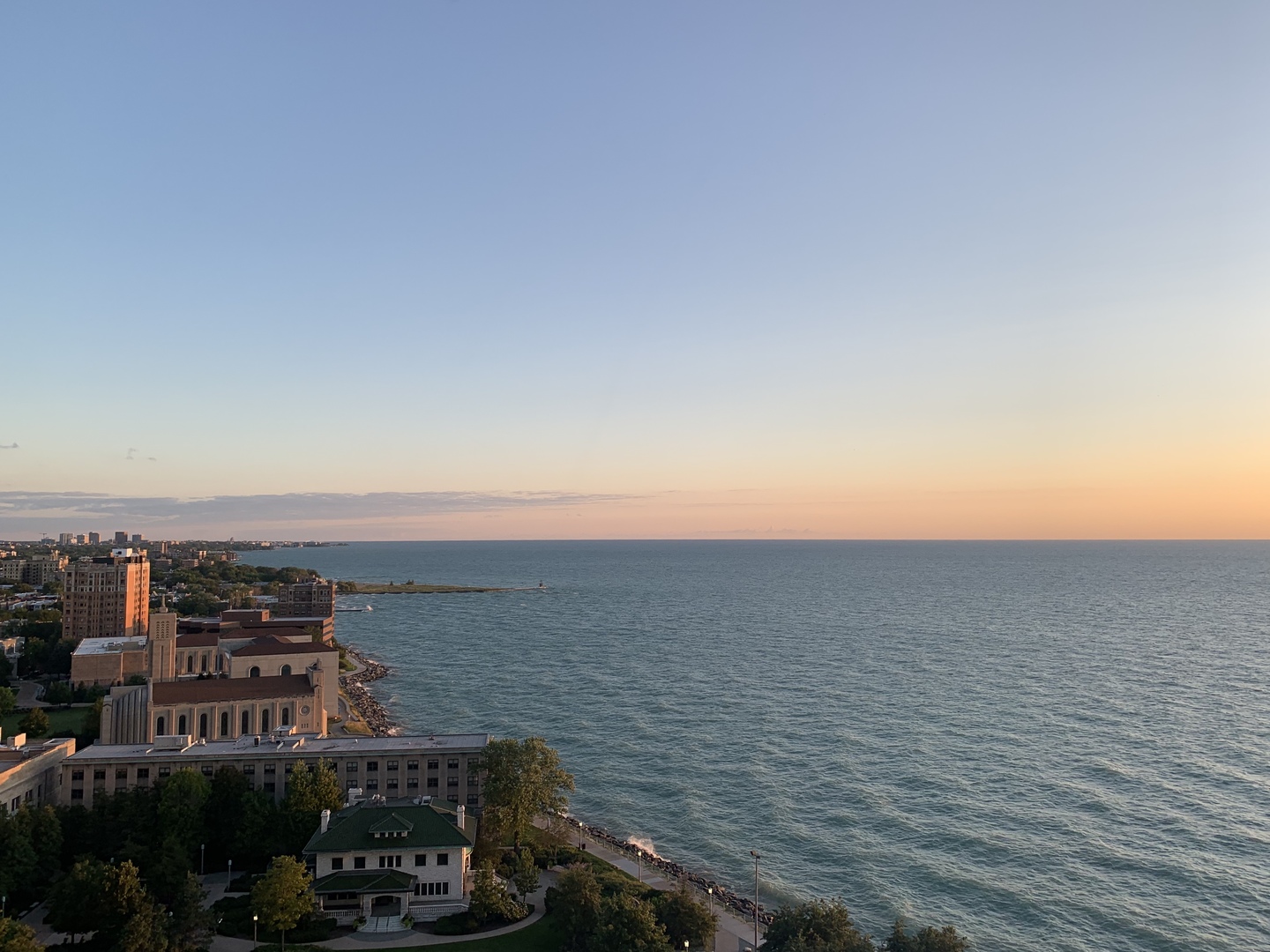 6325 N Sheridan Rd #1907 Chicago, IL 60660