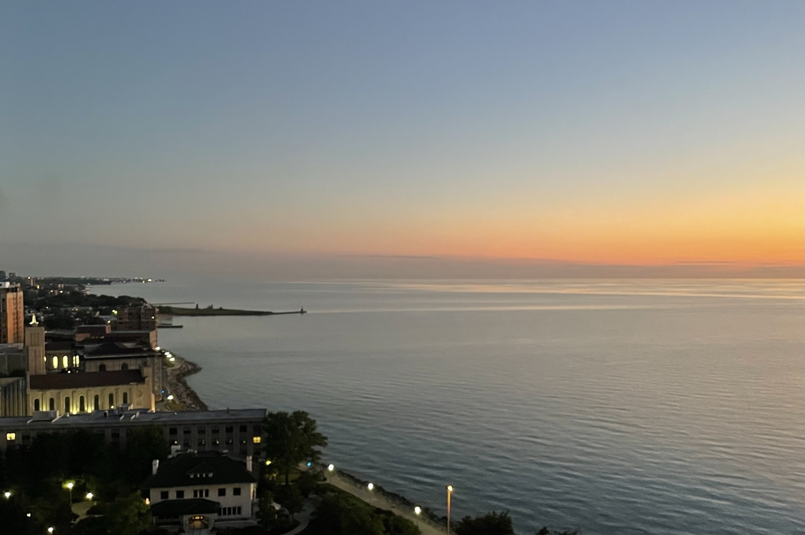 6325 N Sheridan Rd #1907 Chicago, IL 60660