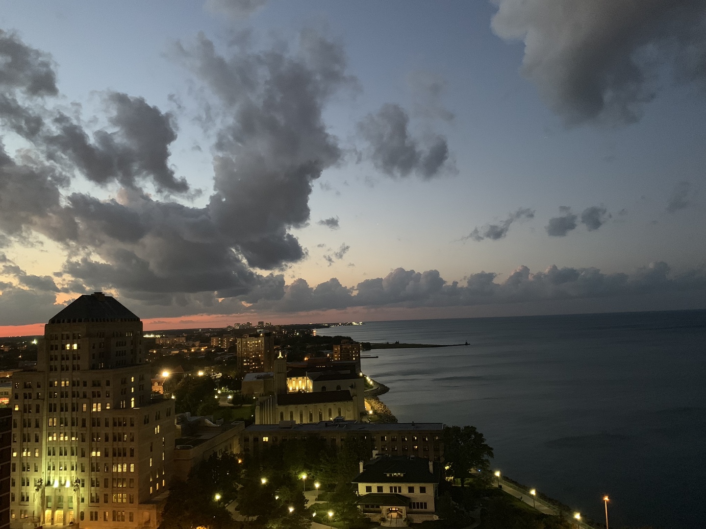 6325 N Sheridan Rd #1907 Chicago, IL 60660