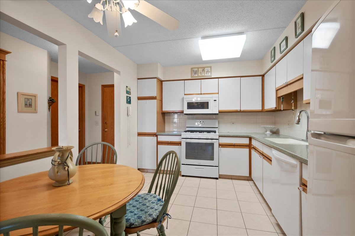 6755 N Milwaukee Ave #404 Niles, IL 60714