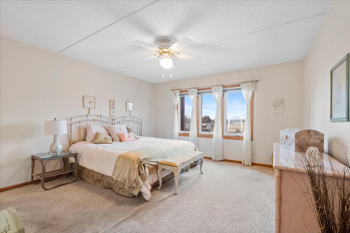 6755 N Milwaukee Ave #404 Niles, IL 60714