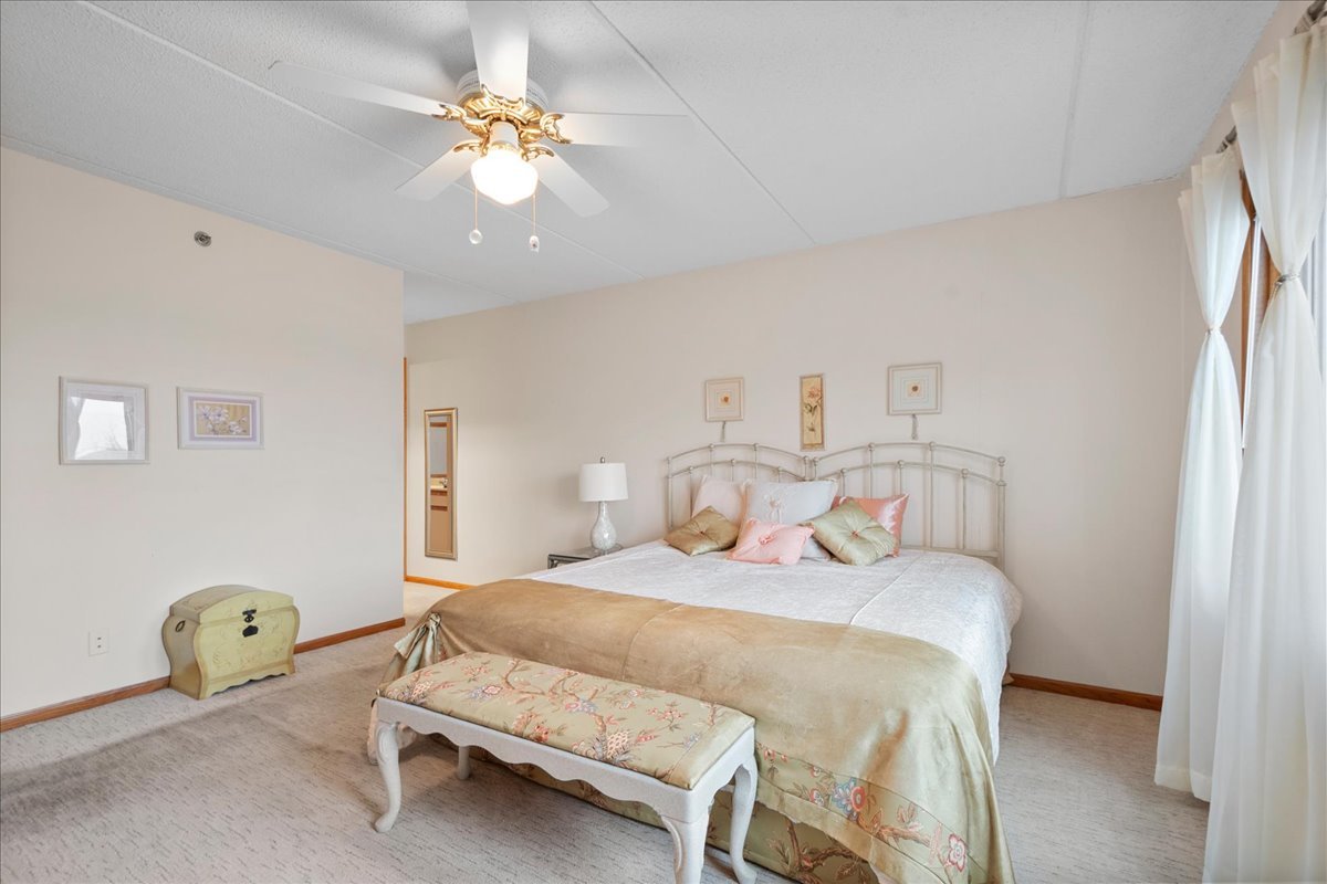 6755 N Milwaukee Ave #404 Niles, IL 60714