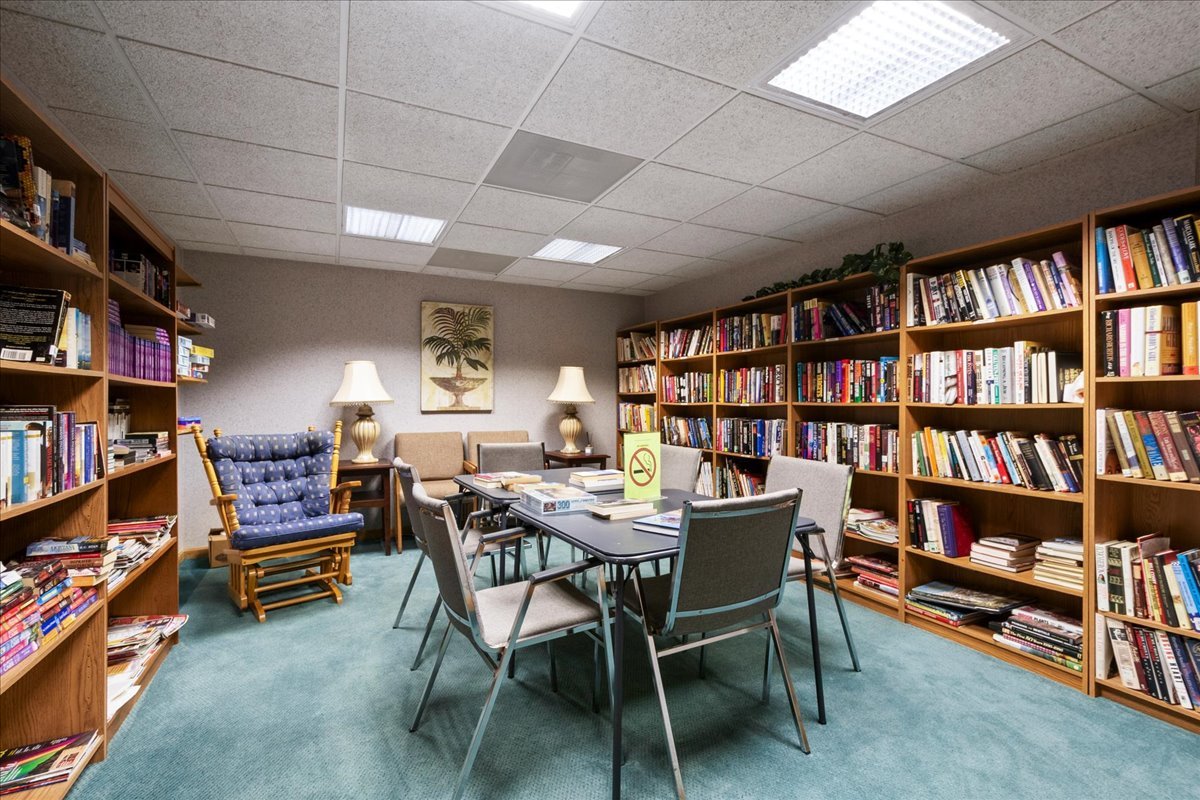 6755 N Milwaukee Ave #404 Niles, IL 60714