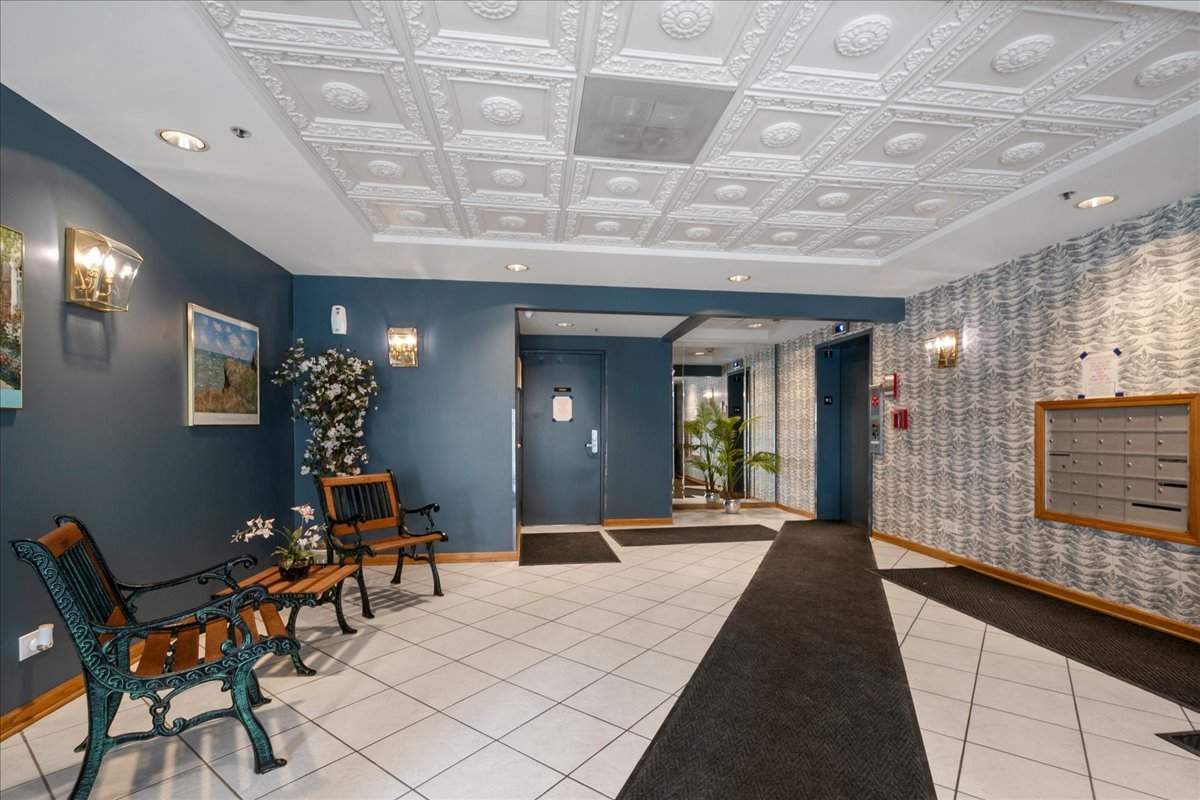 6755 N Milwaukee Ave #404 Niles, IL 60714