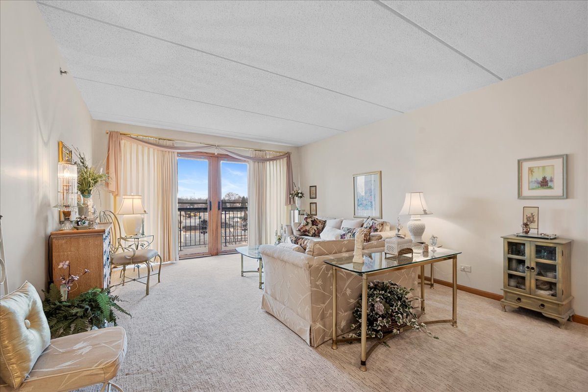 6755 N Milwaukee Ave #404 Niles, IL 60714