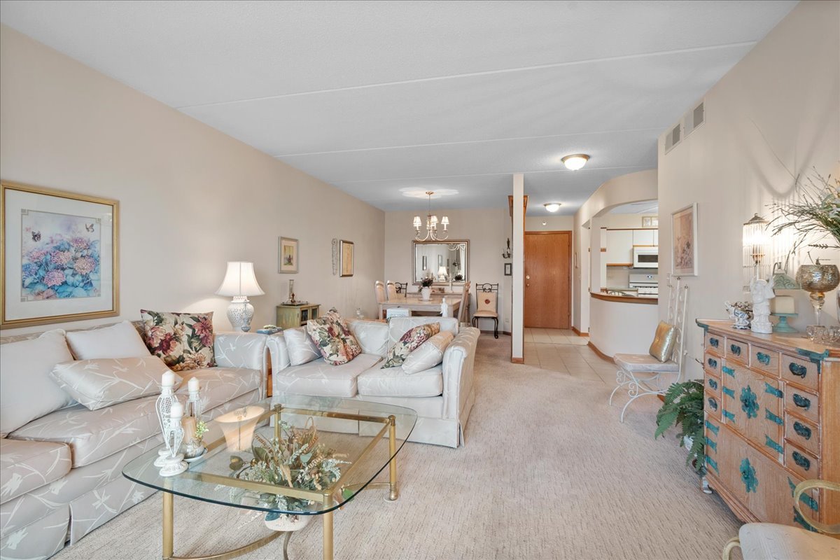 6755 N Milwaukee Ave #404 Niles, IL 60714