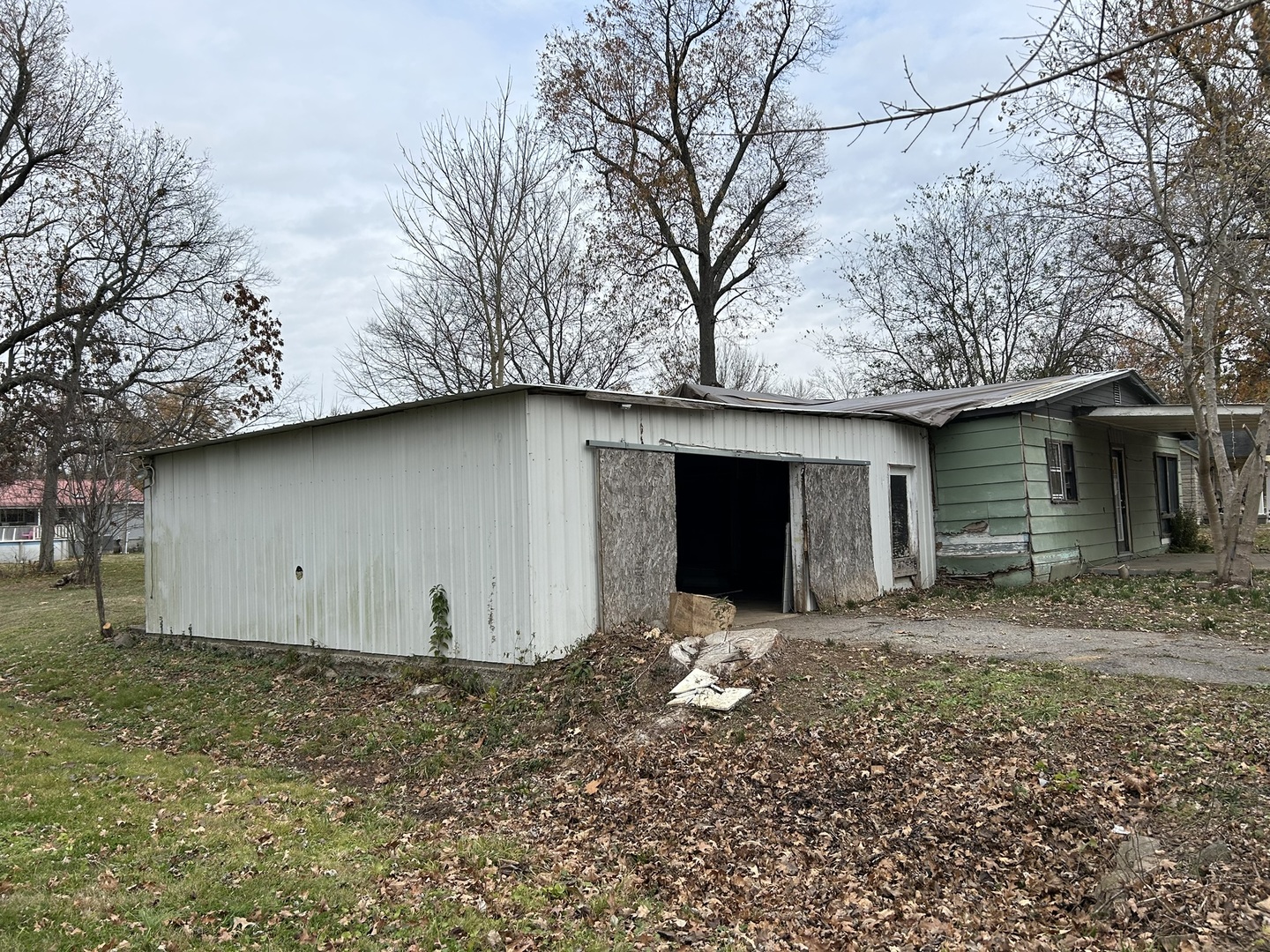 313 E 7TH St Brookport, IL 60534