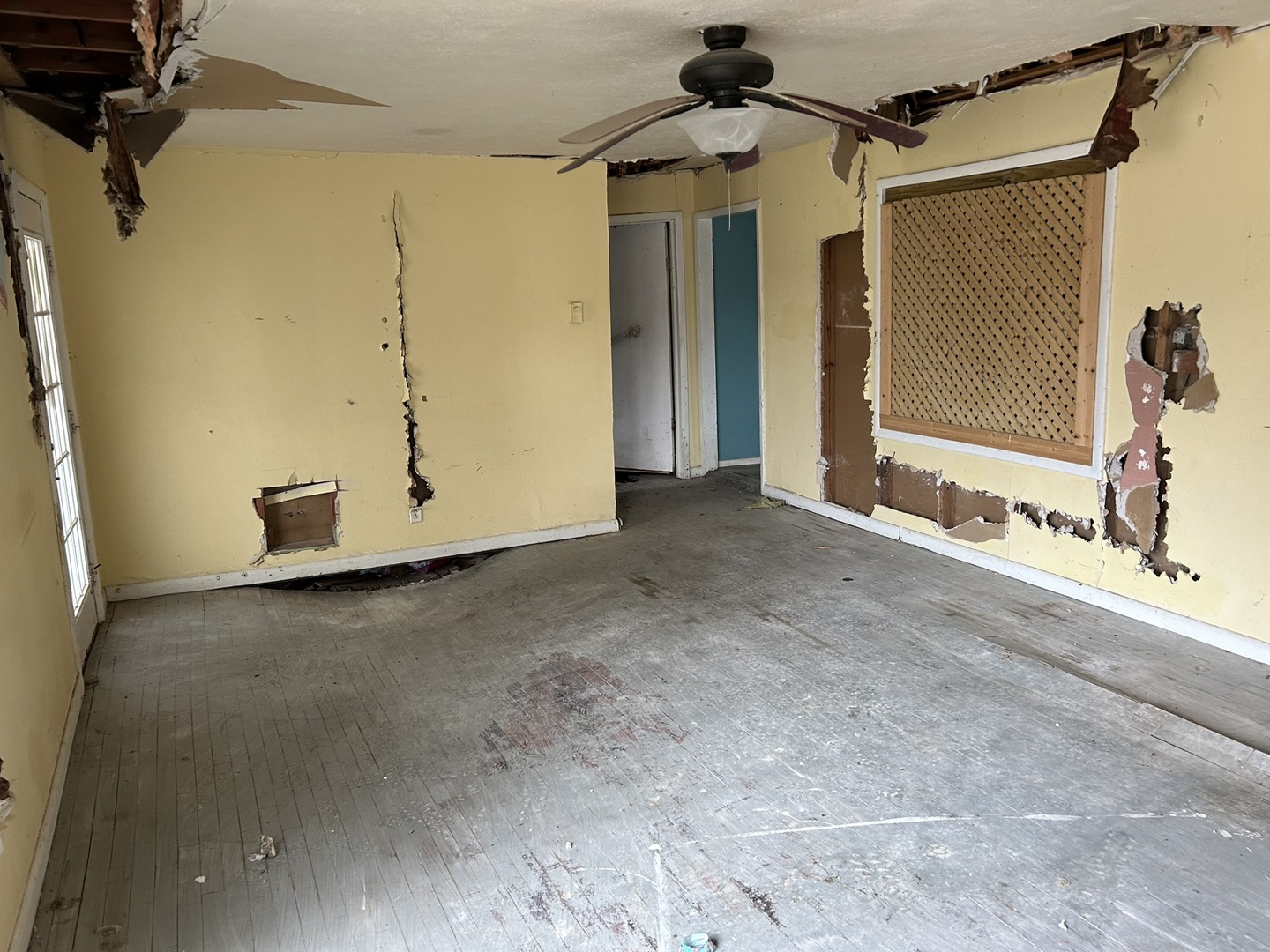 313 E 7TH St Brookport, IL 60534