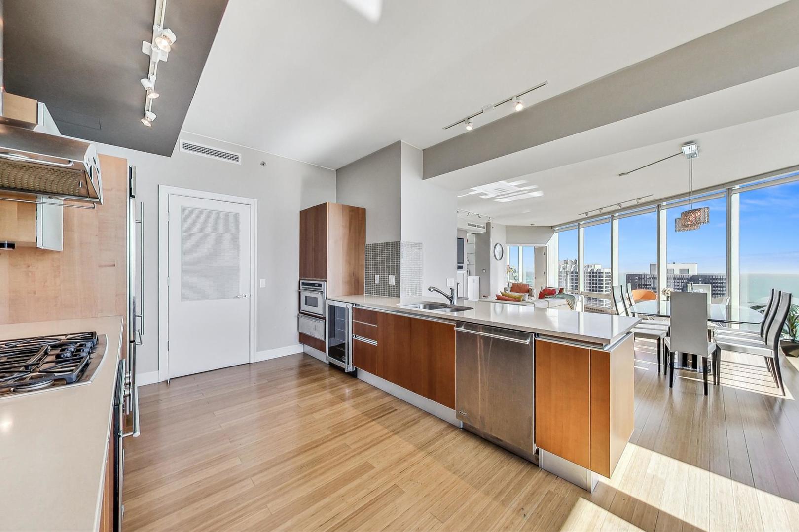 340 E Randolph St #4901 Chicago, IL 60601