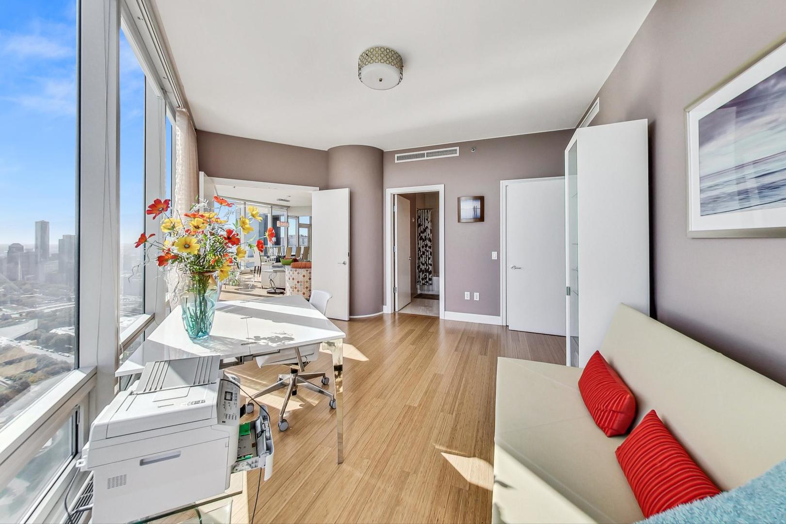 340 E Randolph St #4901 Chicago, IL 60601