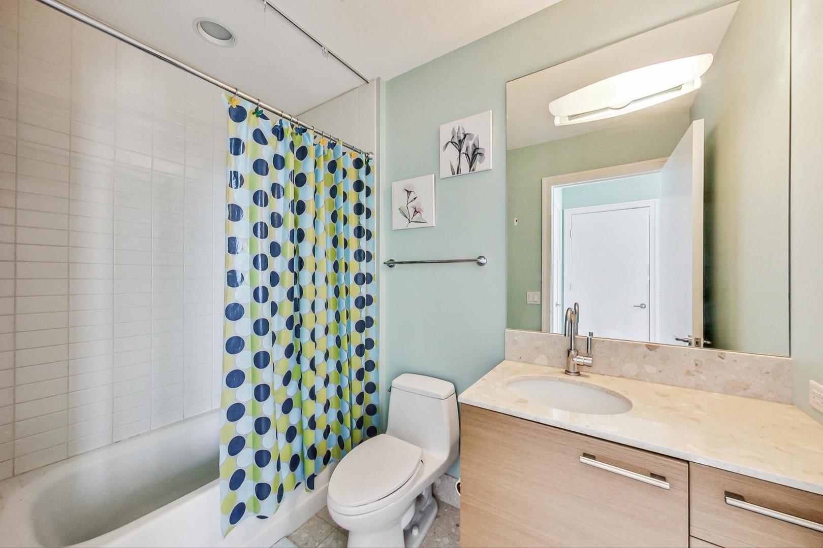 340 E Randolph St #4901 Chicago, IL 60601