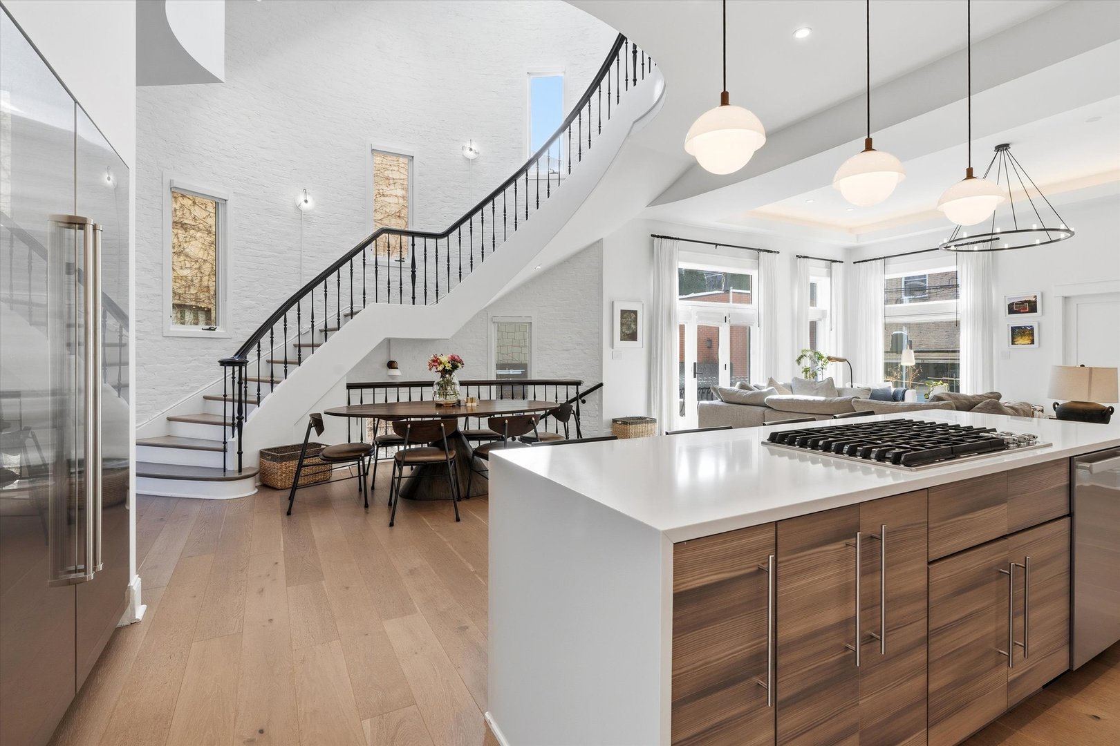 1936 N Wilmot Ave Chicago, IL 60647