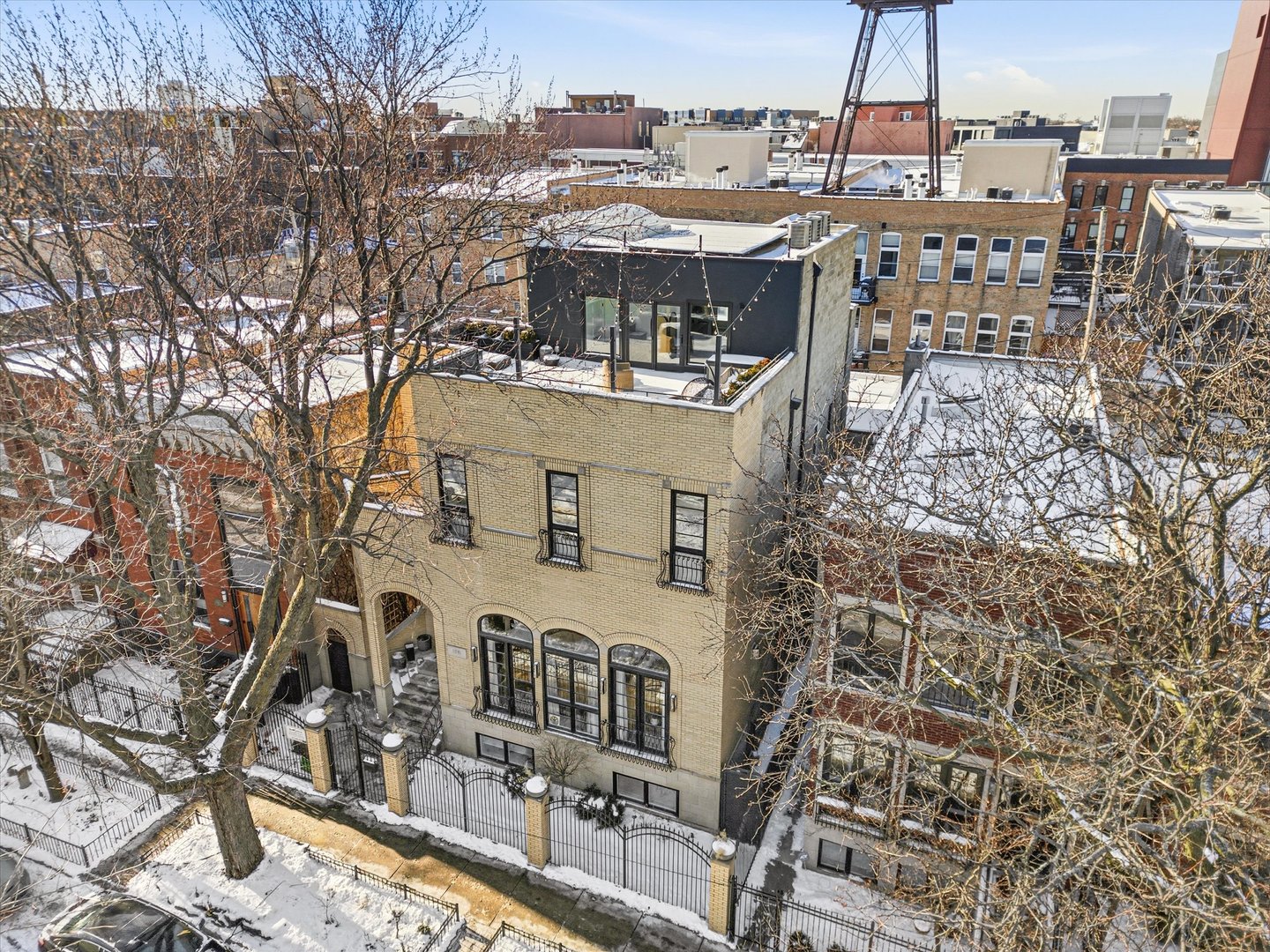 1936 N Wilmot Ave Chicago, IL 60647