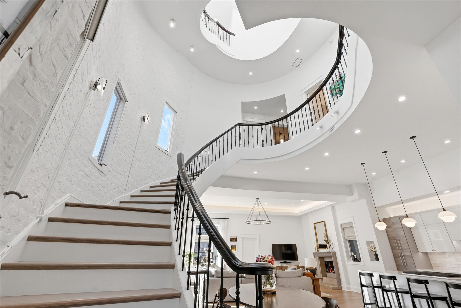 1936 N Wilmot Ave Chicago, IL 60647