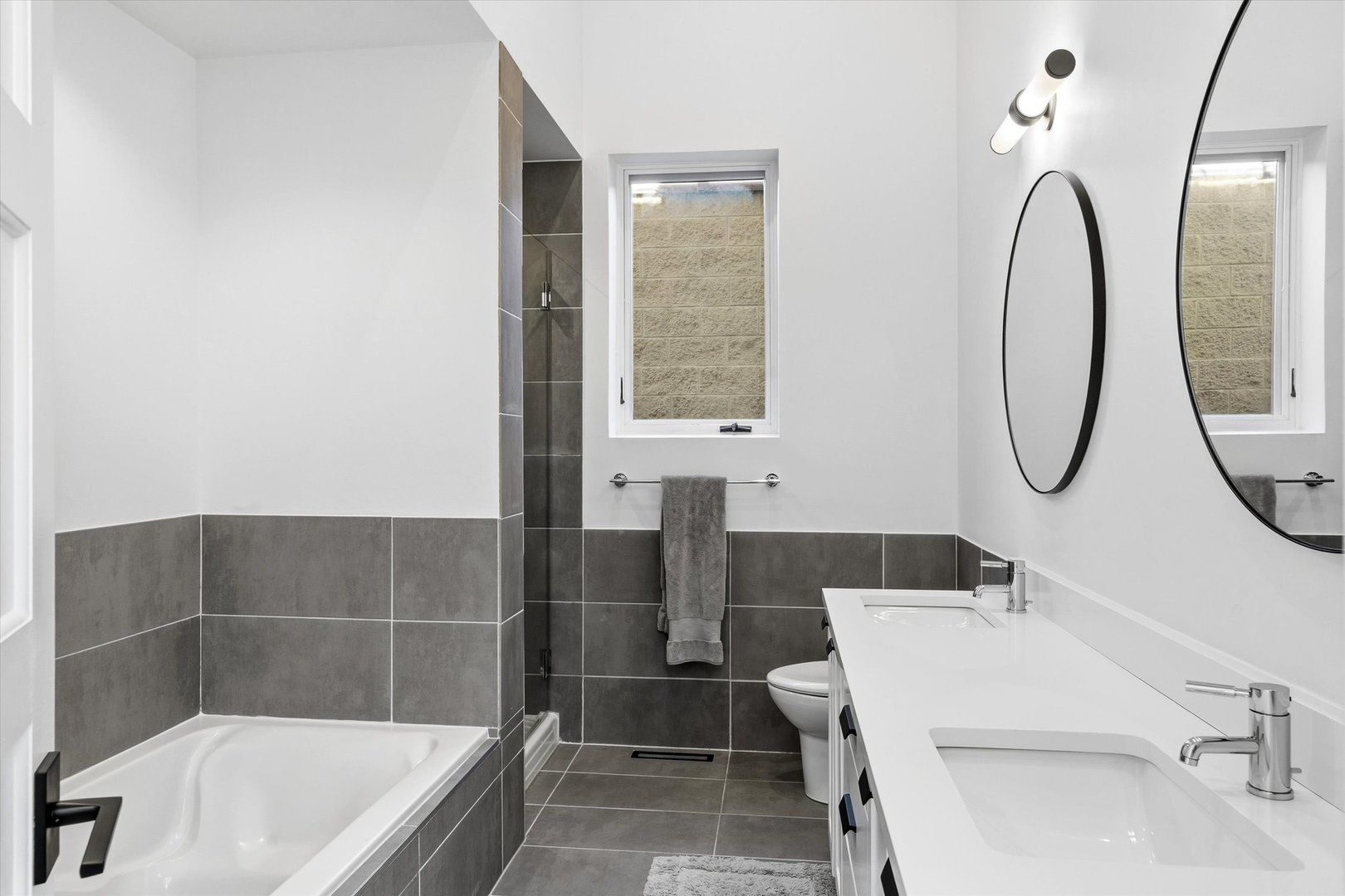 1936 N Wilmot Ave Chicago, IL 60647