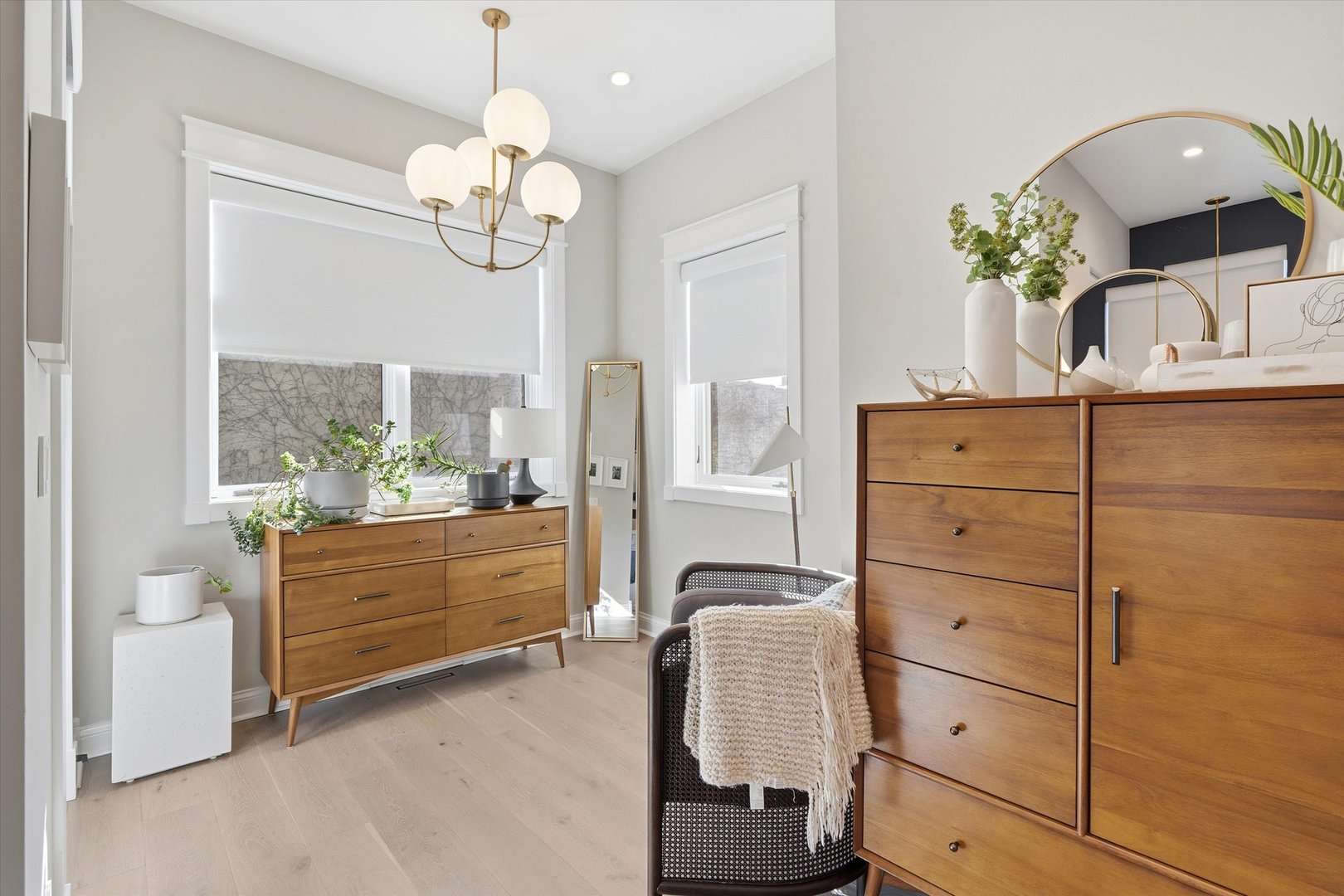 1936 N Wilmot Ave Chicago, IL 60647