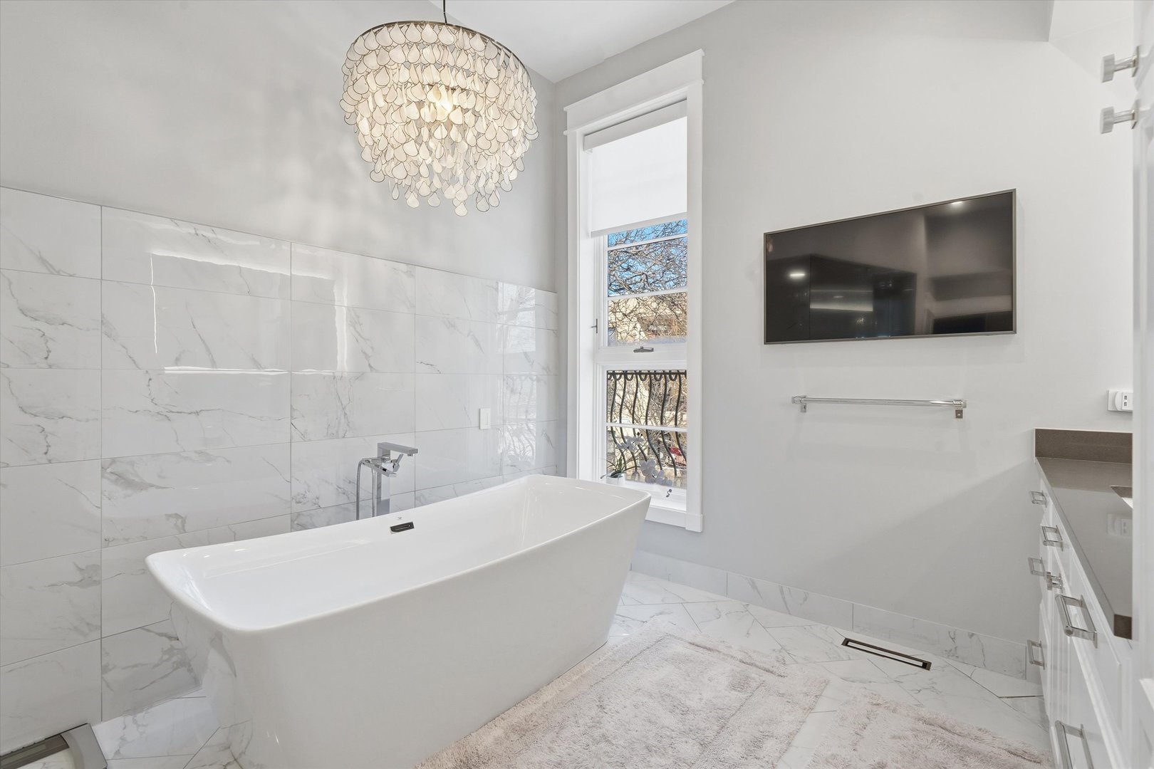 1936 N Wilmot Ave Chicago, IL 60647