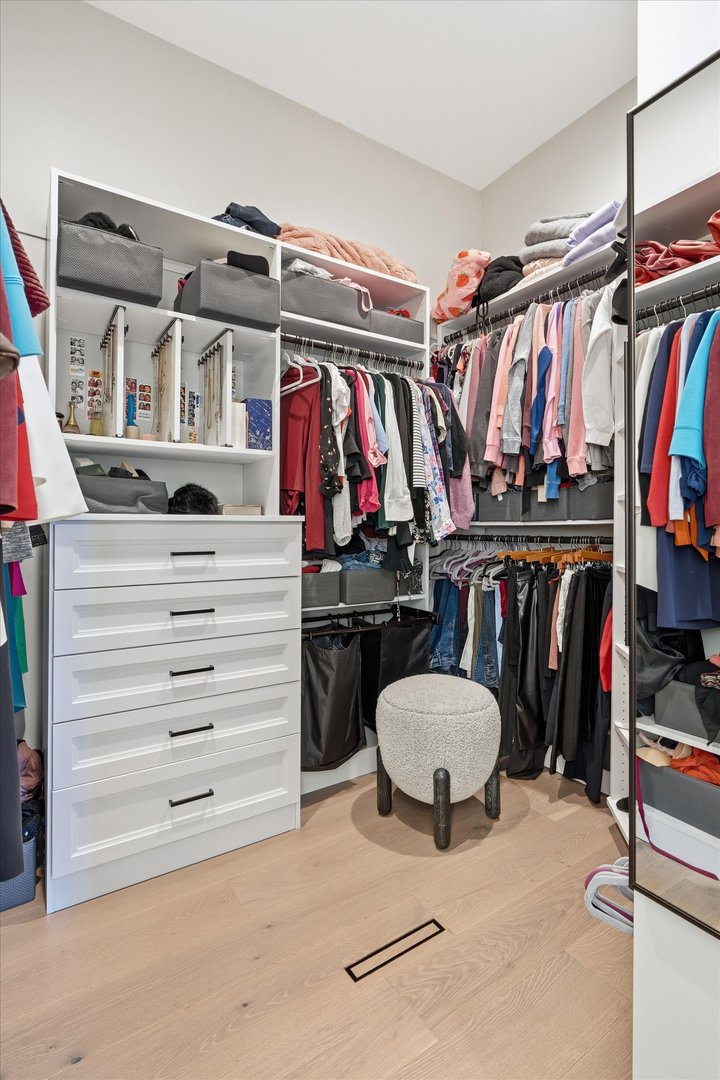 1936 N Wilmot Ave Chicago, IL 60647