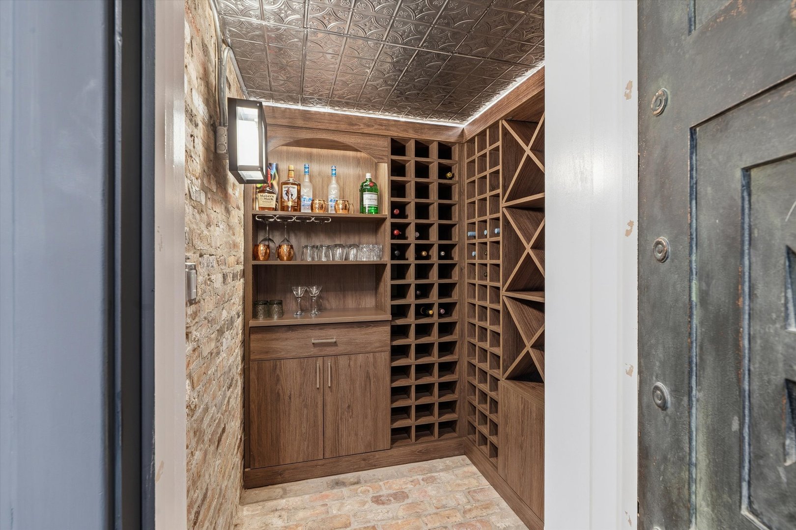 1936 N Wilmot Ave Chicago, IL 60647