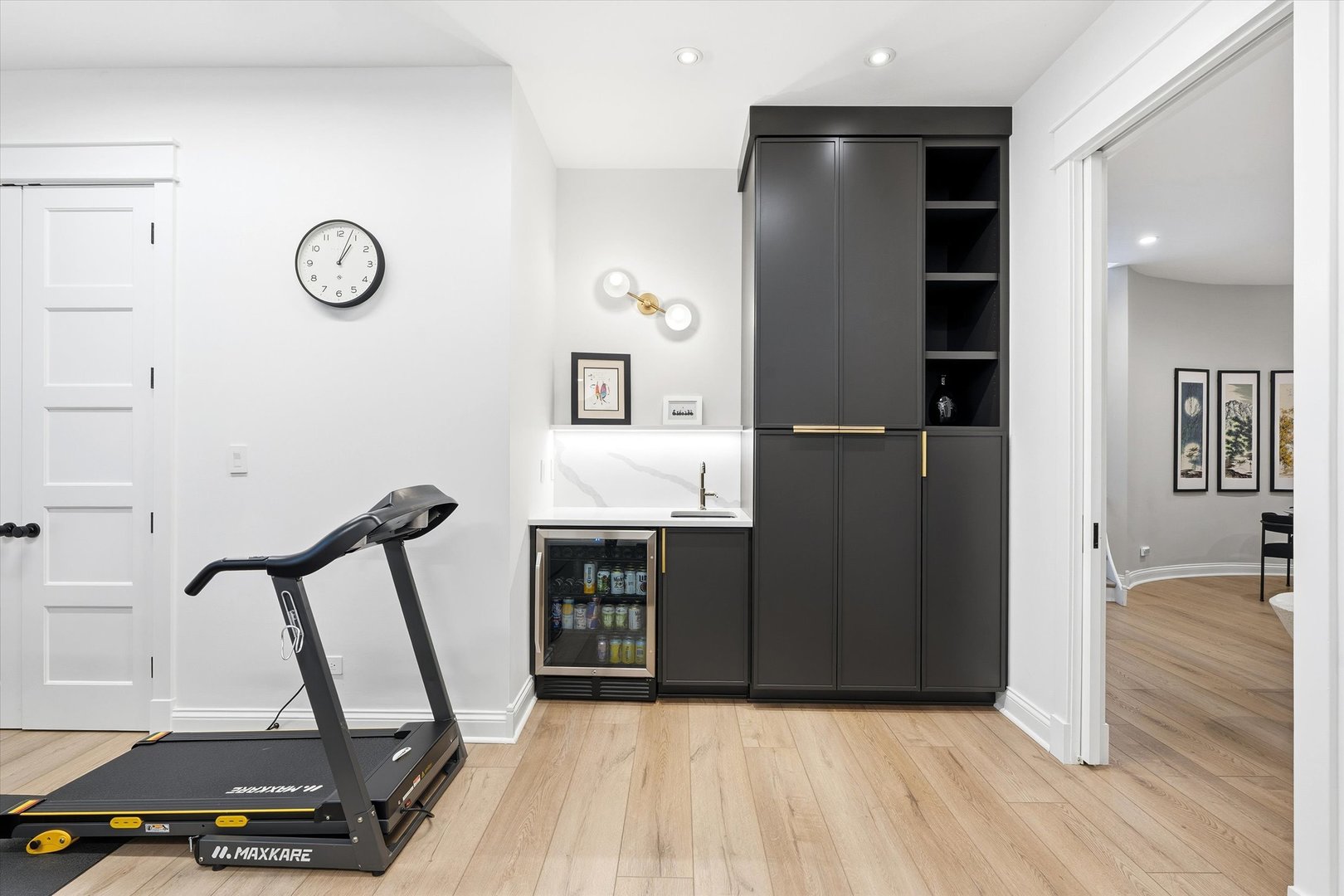 1936 N Wilmot Ave Chicago, IL 60647