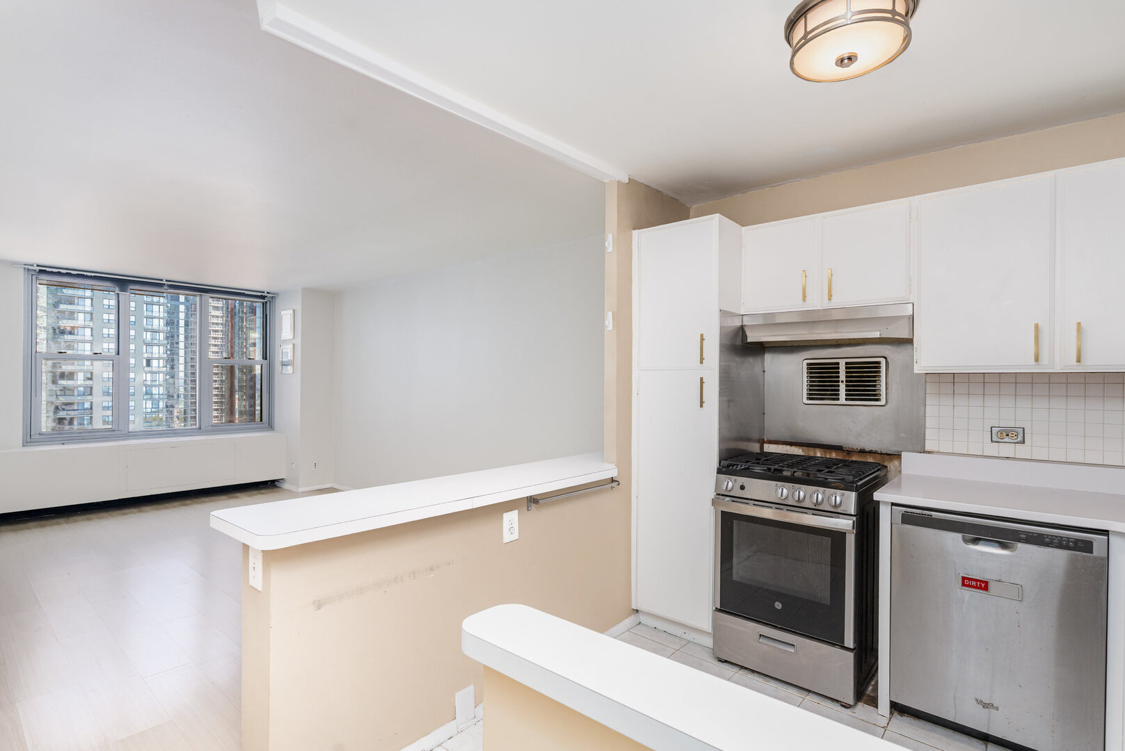 400 E RANDOLPH St #1604 Chicago, IL 60601