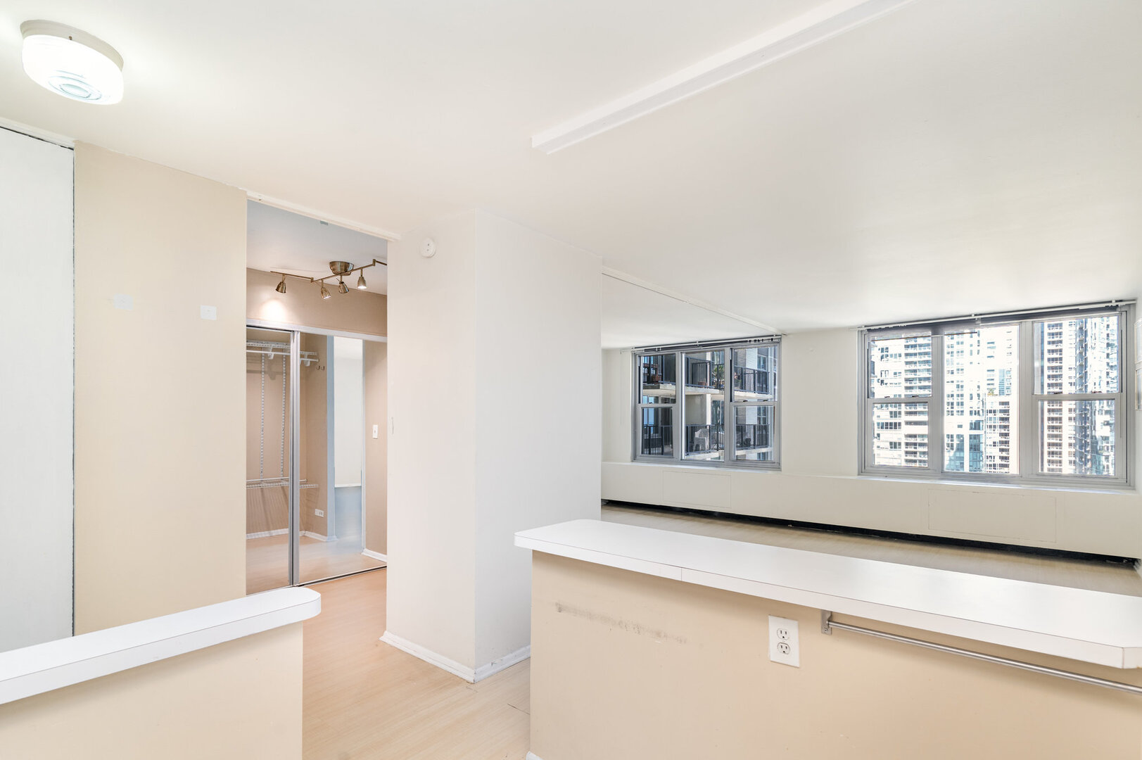 400 E RANDOLPH St #1604 Chicago, IL 60601