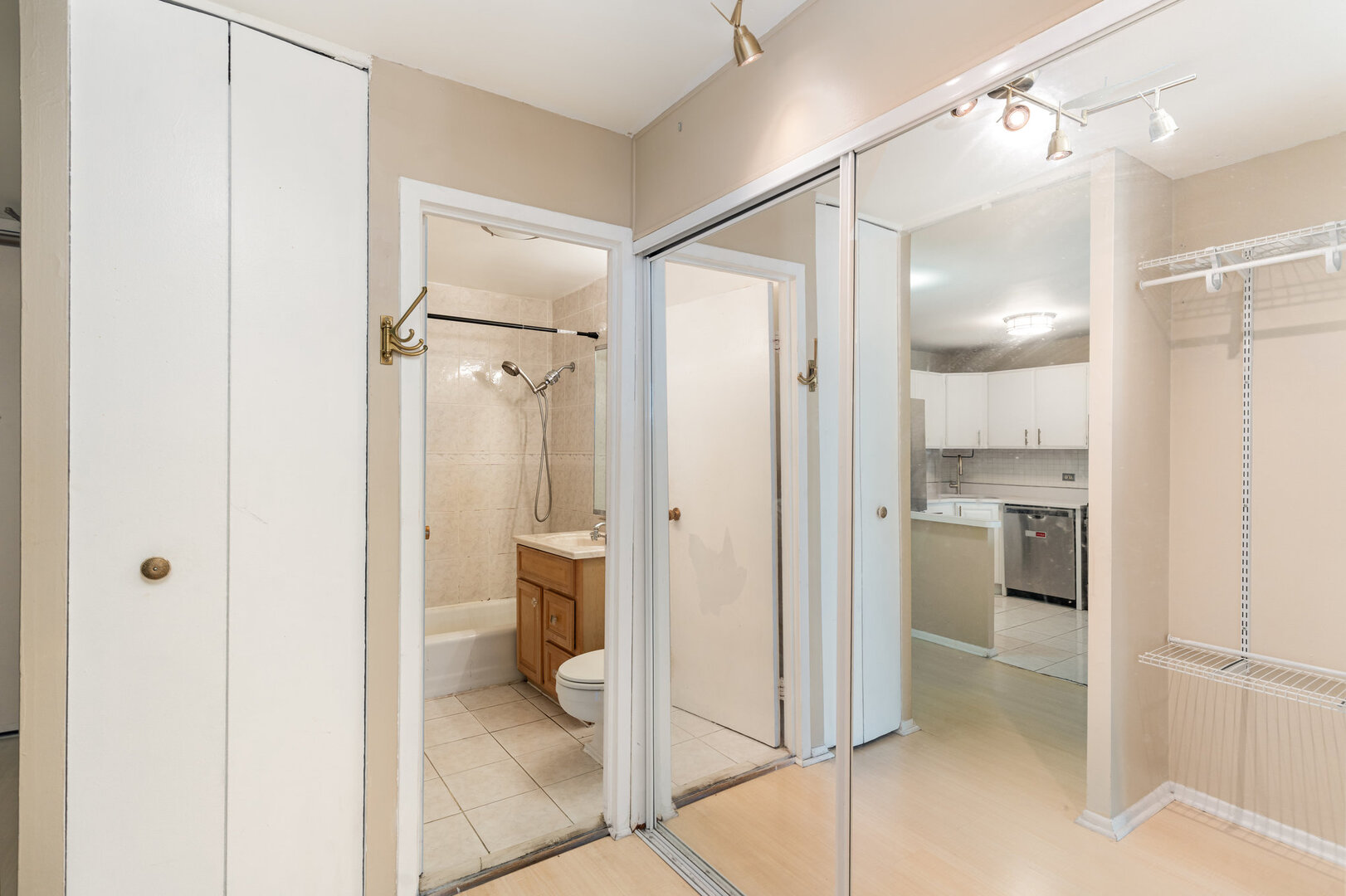 400 E RANDOLPH St #1604 Chicago, IL 60601