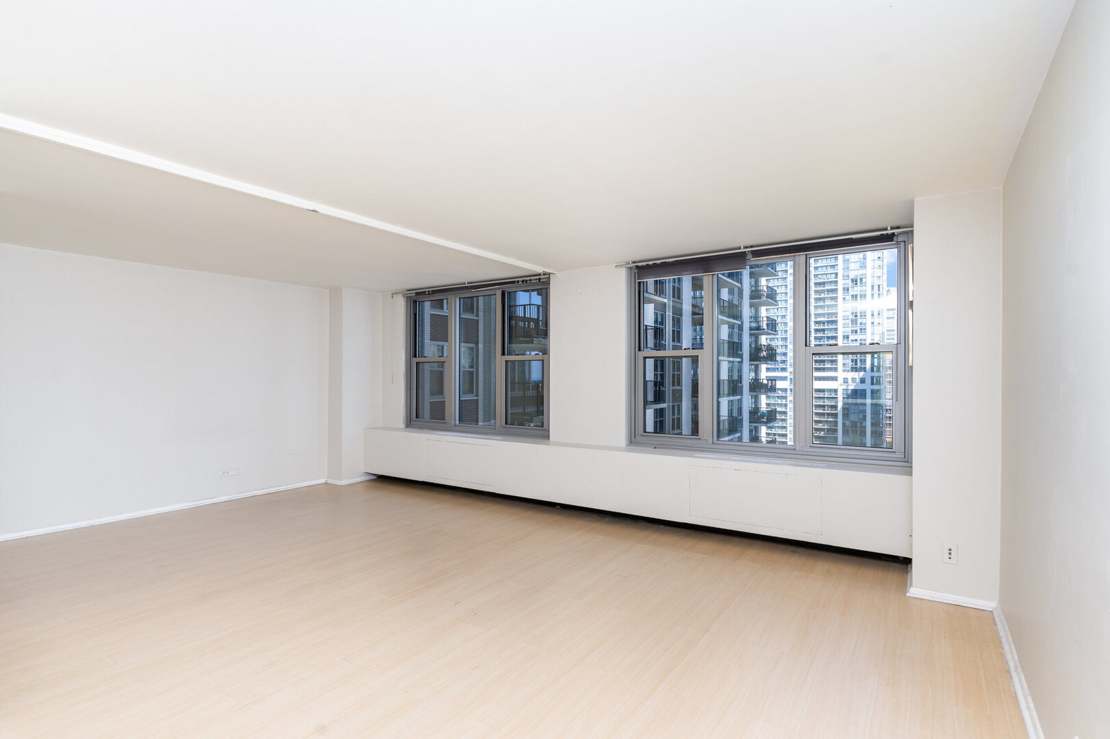 400 E RANDOLPH St #1604 Chicago, IL 60601