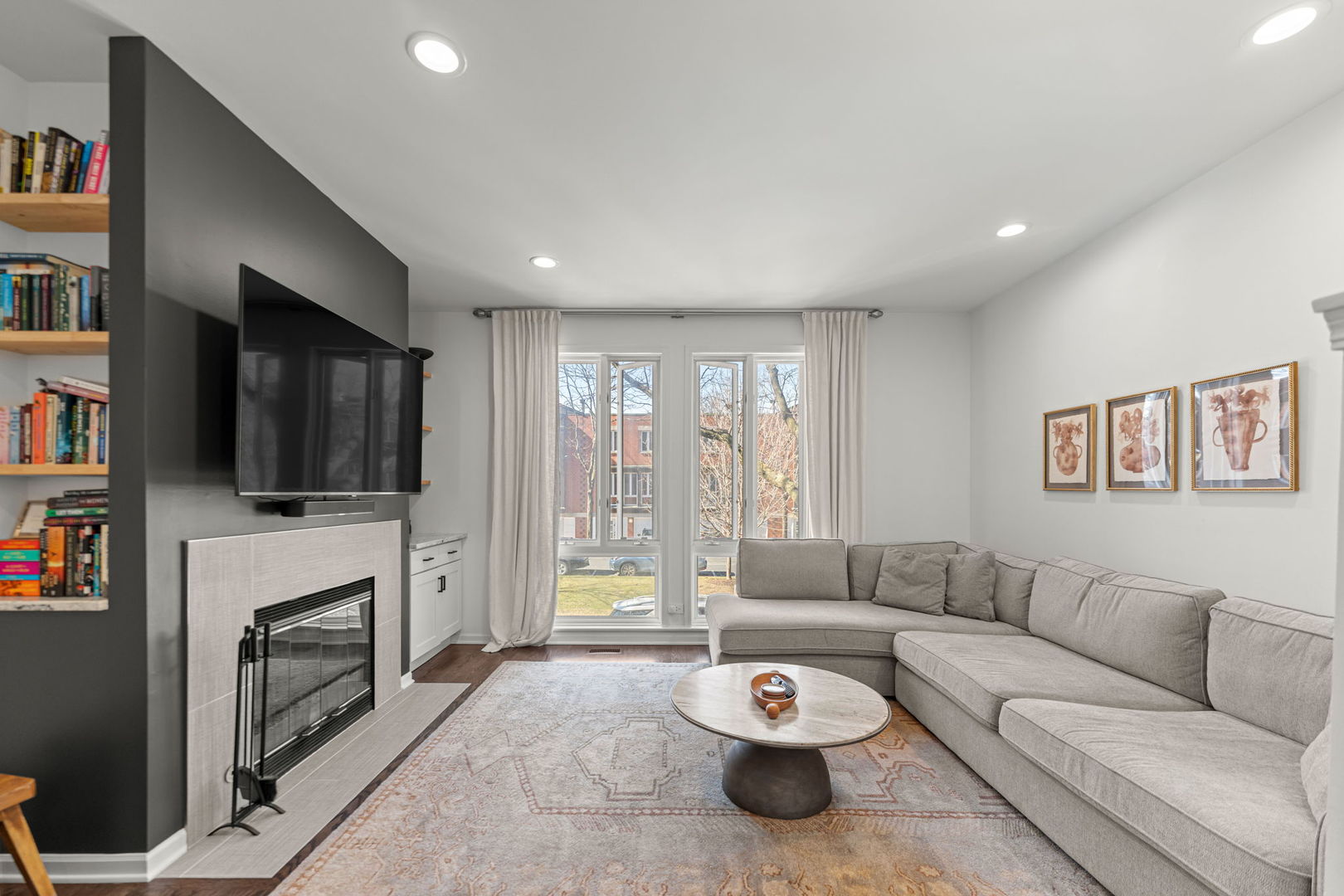 1422 S State St Chicago, IL 60605