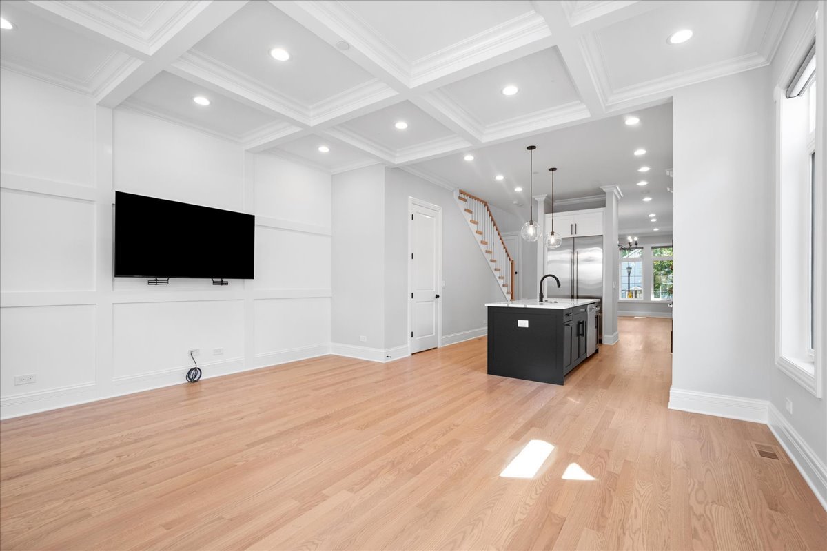 2012 Maple Ave Evanston, IL 60201