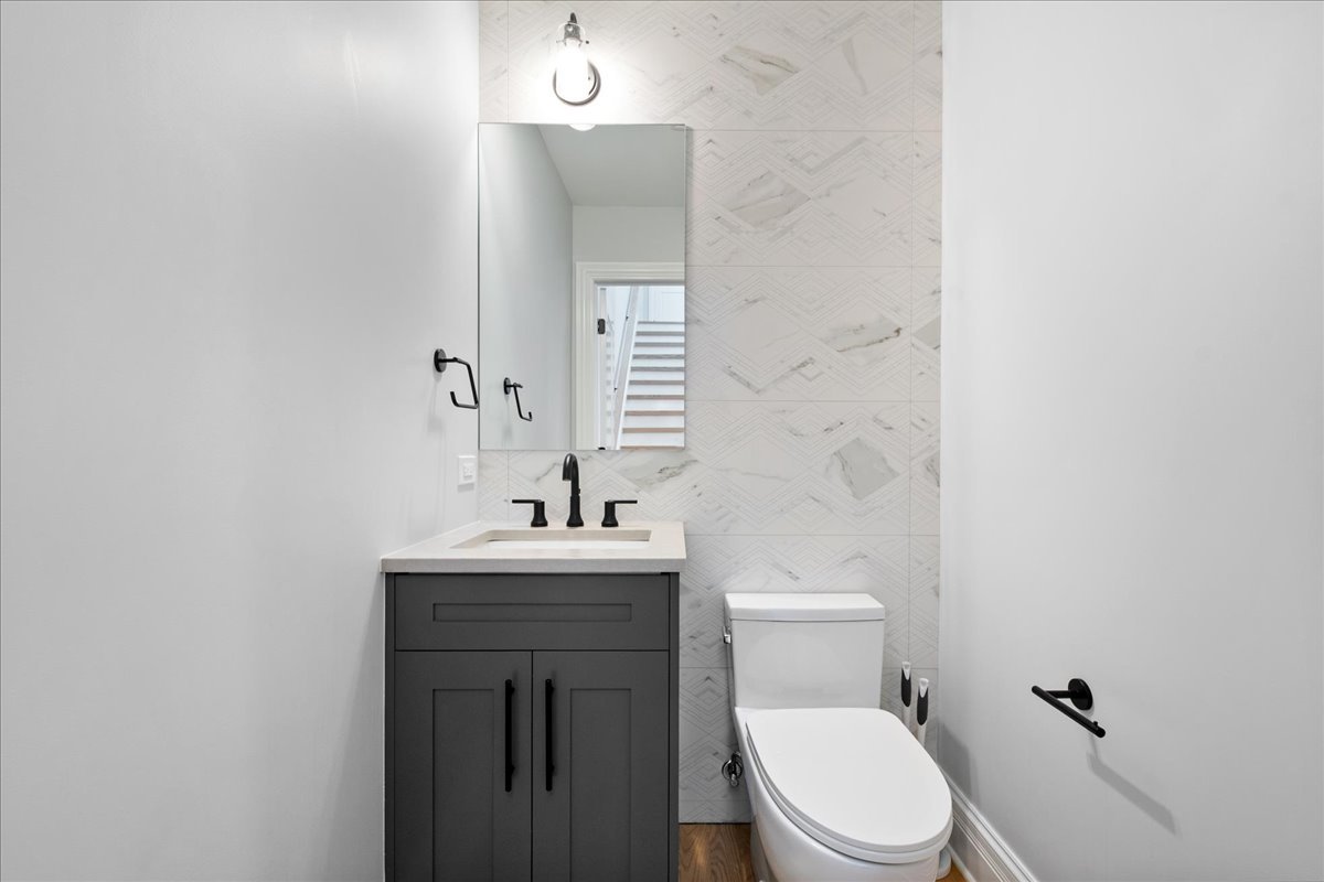 2012 Maple Ave Evanston, IL 60201