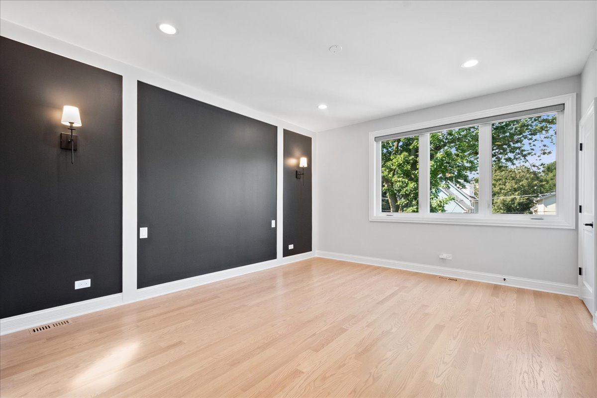 2012 Maple Ave Evanston, IL 60201