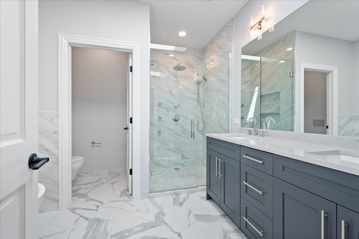 2012 Maple Ave Evanston, IL 60201